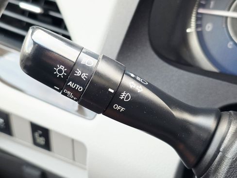Used 2015 Toyota Sienna XLE FWD image 31