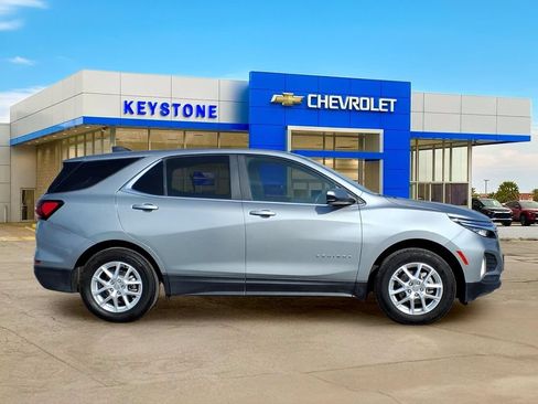 Used 2024 Chevrolet Equinox LT FWD image 2
