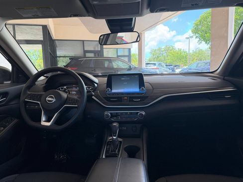 Used 2025 Nissan Altima 2.5 SV FWD image 28