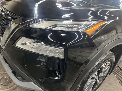 Used 2021 Nissan Rogue SV image 9