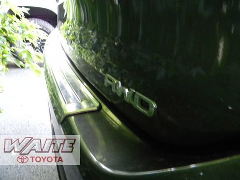 Used 2023 Toyota Highlander L AWD/4WD image 4