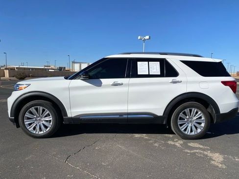 Used 2024 Ford Explorer King Ranch image 3