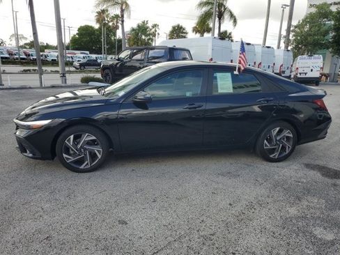 Used 2025 Hyundai Elantra Sport FWD image 4