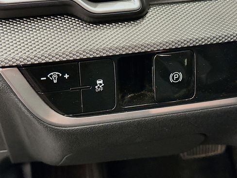 Used 2025 Kia Sportage LX image 17