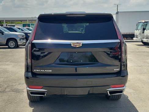 Used 2022 Cadillac Escalade Luxury AWD/4WD image 4