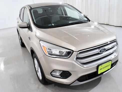 Used 2017 Ford Escape SE image 4