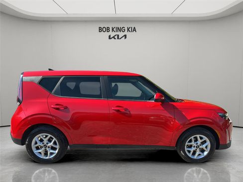 Used 2023 Kia Soul LX w/ LX Technology Package image 6