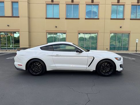 Used 2016 Ford Mustang Shelby GT350 w/ Track Package RWD image 6