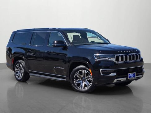 Used 2024 Jeep Wagoneer L Series II w/ Flexible Seating Group AWD/4WD image 8