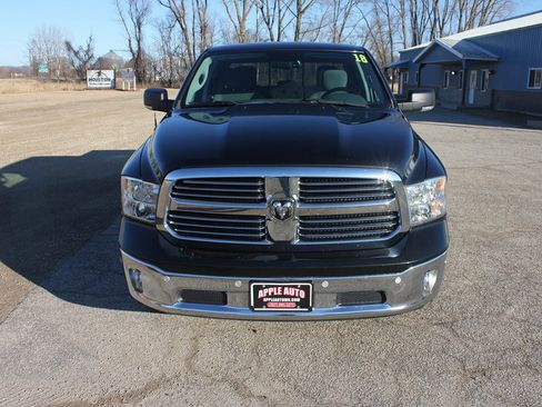 Used 2018 RAM 1500 Classic SLT image 3