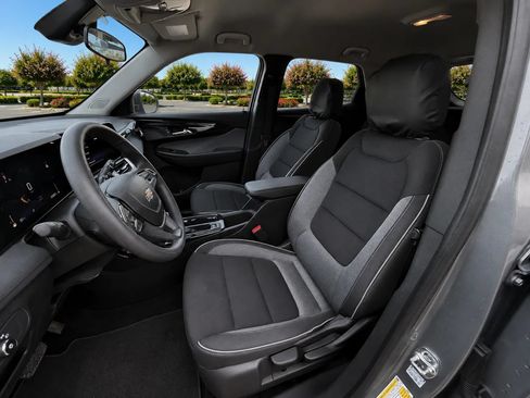 Used 2025 Chevrolet TrailBlazer LS w/ LS Convenience Package FWD image 13