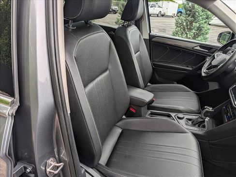 Used 2023 Volkswagen Tiguan SE w/ Panoramic Sunroof Package AWD/4WD image 12