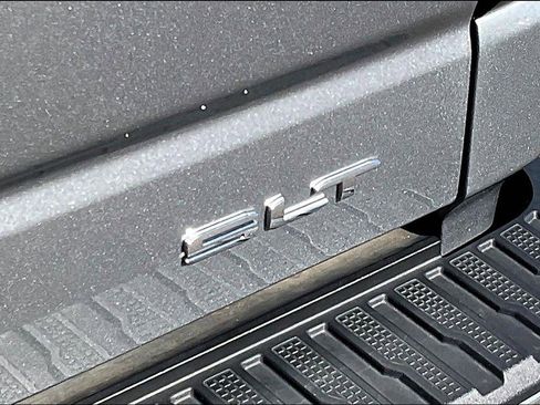 Used 2025 GMC Sierra 1500 SLT image 25