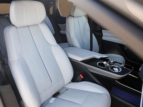 Certified 2024 Cadillac Lyriq Luxury image 28