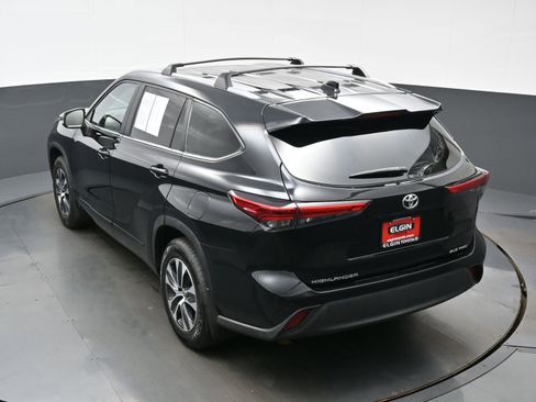 Used 2023 Toyota Highlander XLE AWD/4WD image 39