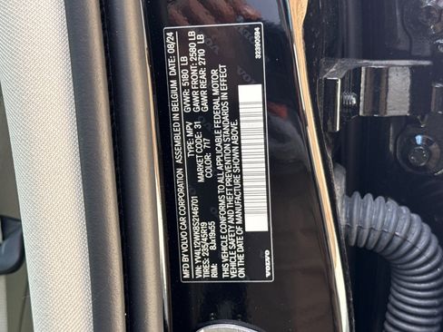 New 2025 Volvo V60 B5 Cross Country Plus w/ Protection Package Premier image 23