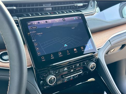 New 2025 Jeep Grand Cherokee Summit image 10