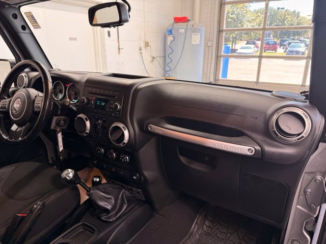 Used 2017 Jeep Wrangler Unlimited Sahara w/ Max Tow Package AWD/4WD image 23