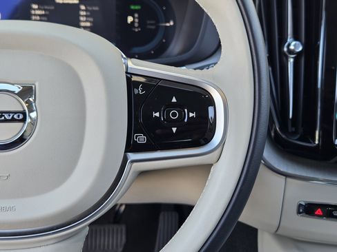 Used 2025 Volvo XC60 T8 Plus w/ Protection Package Premier image 38