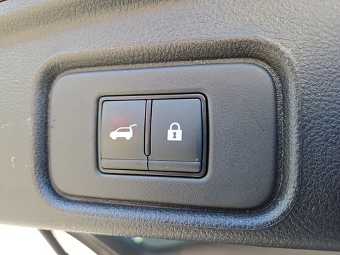 Used 2025 Nissan Pathfinder SL AWD/4WD image 29