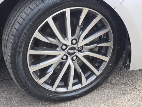 Used 2017 Lincoln Continental Select w/ Continental Climate Package image 9