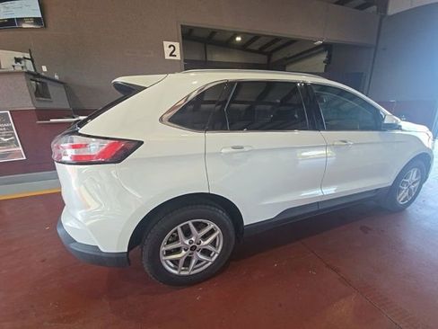 Used 2024 Ford Edge SEL w/ Convenience Package AWD/4WD image 3