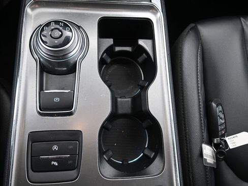 Used 2024 Ford Edge Titanium image 14