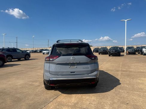 Certified 2025 Nissan Rogue Platinum FWD image 20
