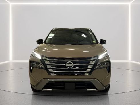 Used 2025 Nissan Rogue SL AWD/4WD image 4