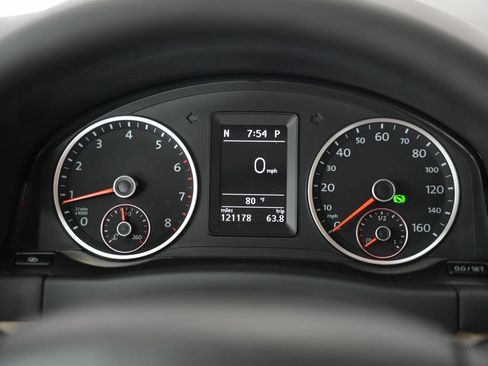 Used 2010 Volkswagen Tiguan SE AWD/4WD image 16