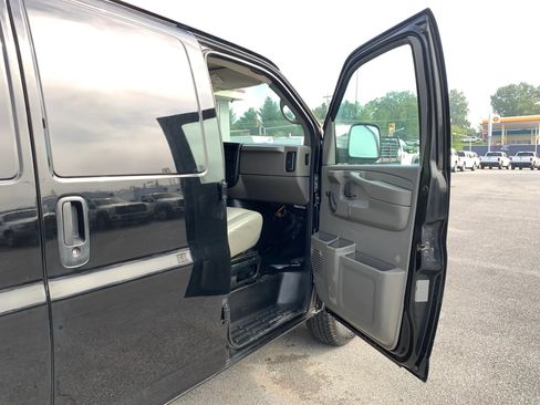 Used 2007 Chevrolet Express 1500 RWD image 16