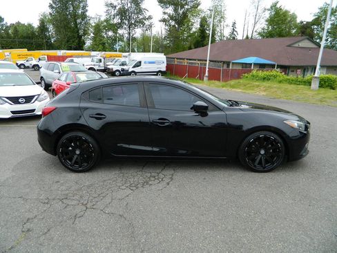 Used 2016 MAZDA MAZDA3 i Sport FWD image 9