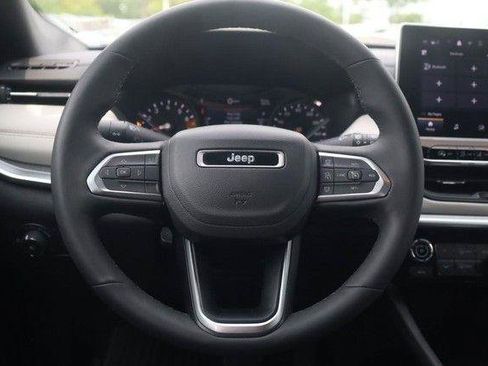 Used 2025 Jeep Compass Limited AWD/4WD image 8