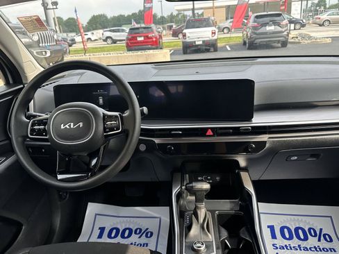 Used 2025 Kia Sorento LX FWD image 30
