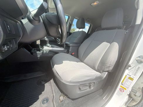 Used 2020 Toyota Tacoma SR5 AWD/4WD image 26