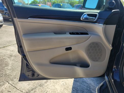 Used 2017 Jeep Grand Cherokee Limited image 14