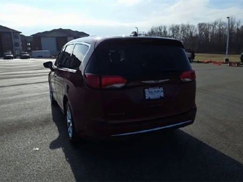 Used 2020 Chrysler Pacifica Touring w/ Tire & Wheel Group image 6