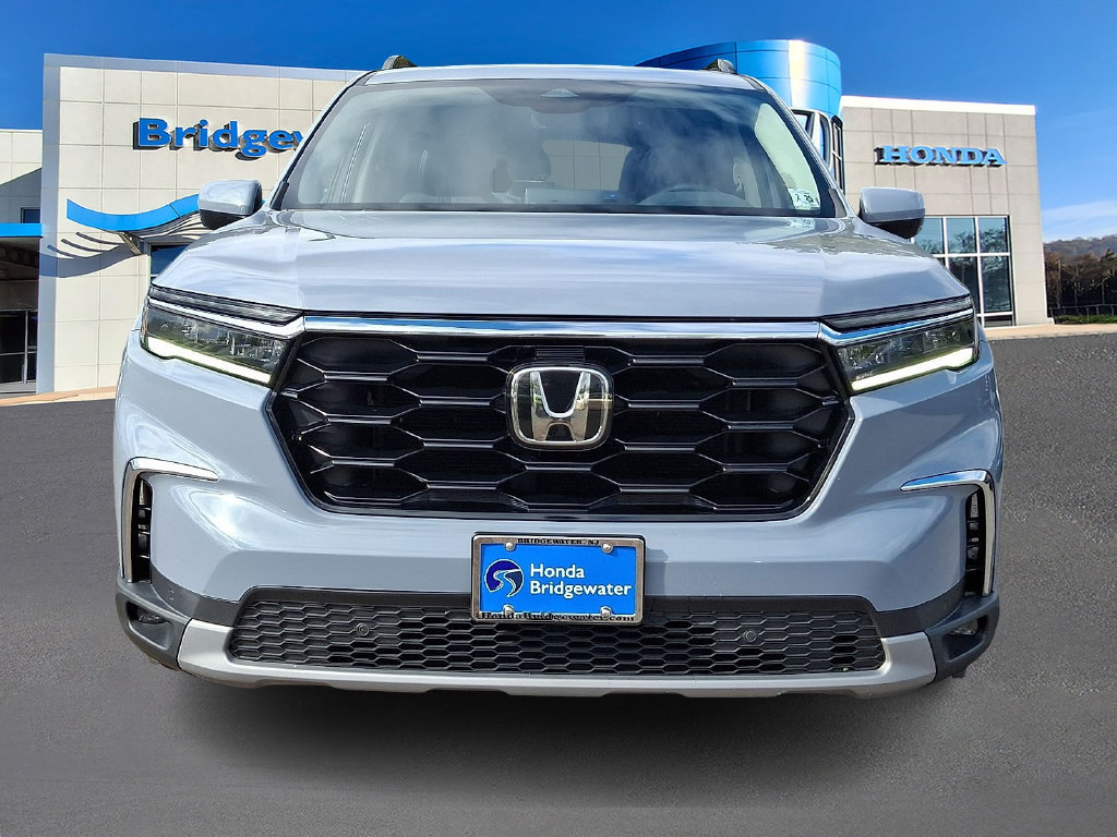 Used 2024 Honda Pilot Touring image 2