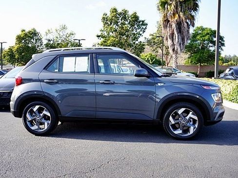Certified 2025 Hyundai Venue SEL FWD image 7
