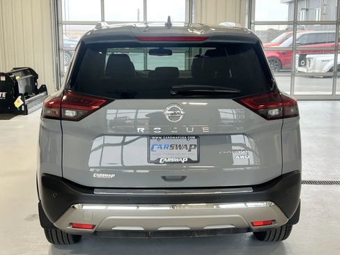 Used 2021 Nissan Rogue Platinum image 4