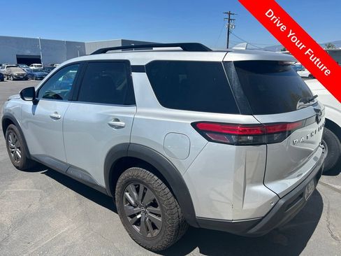 Used 2025 Nissan Pathfinder SV FWD image 3