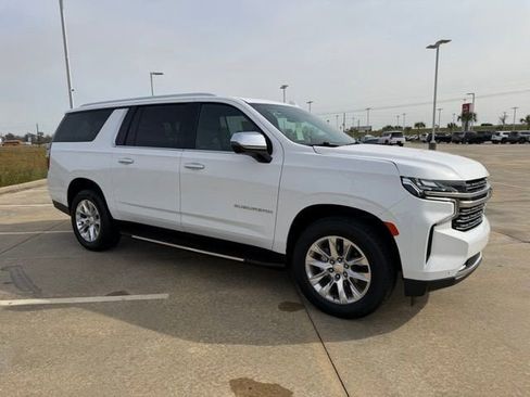 Used 2023 Chevrolet Suburban Premier image 7