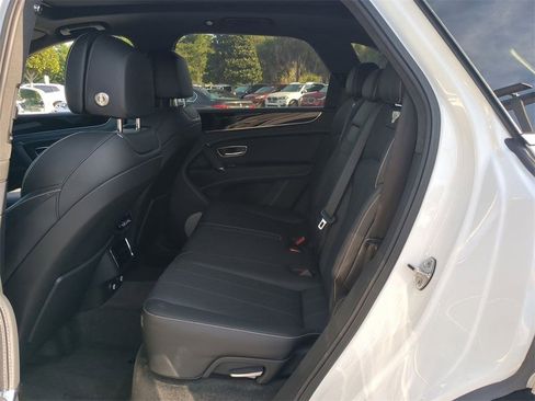Used 2019 Bentley Bentayga image 15