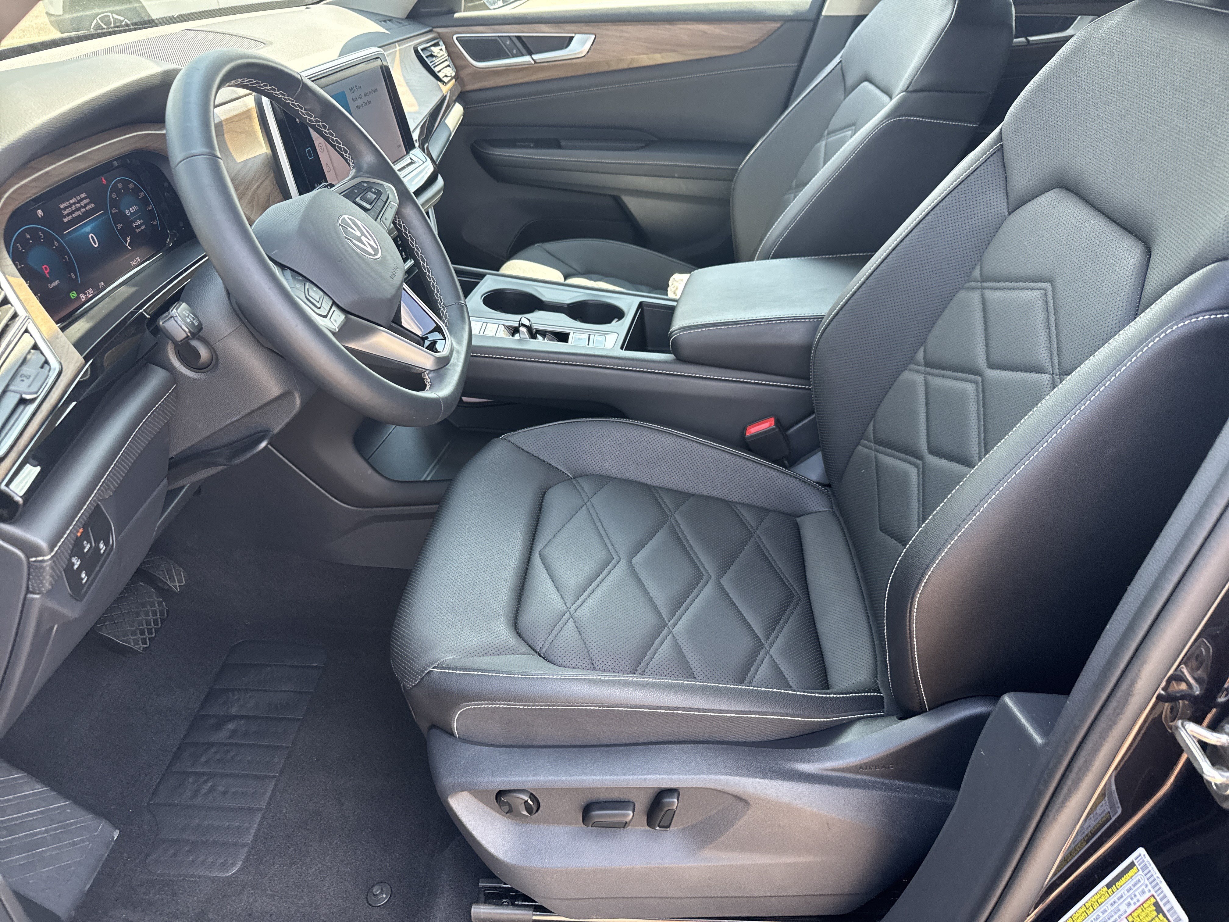 Certified 2025 Volkswagen Atlas SE FWD image 5
