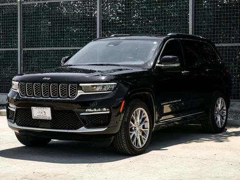 Used 2024 Jeep Grand Cherokee Summit AWD/4WD image 7