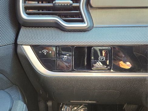 Used 2024 Kia Sportage LX FWD image 23