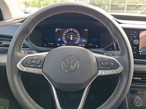 Used 2022 Volkswagen Taos SE w/ Panoramic Sunroof Package AWD/4WD image 19