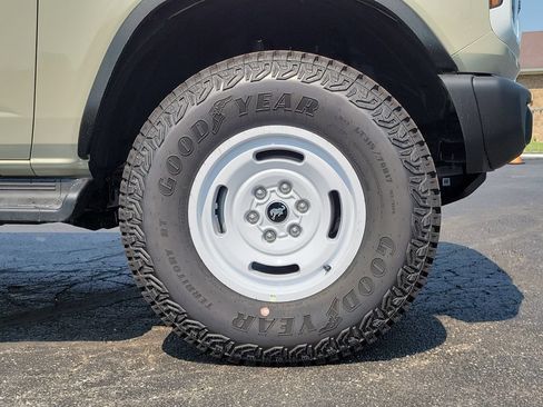 New 2026 Ford Bronco Heritage Edition AWD/4WD image 9