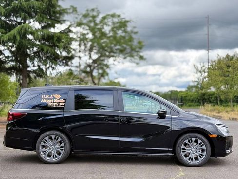Used 2025 Honda Odyssey Touring image 6