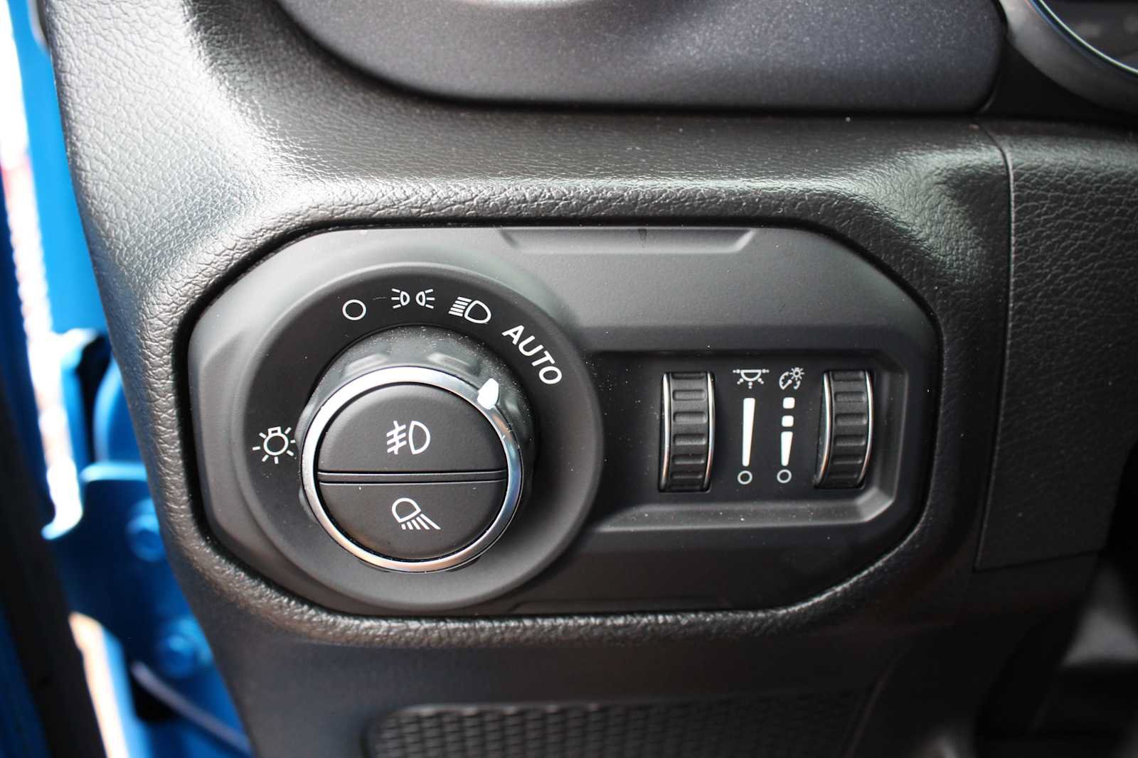 Used 2022 Jeep Gladiator Mojave w/ Cold Weather Group AWD/4WD image 37